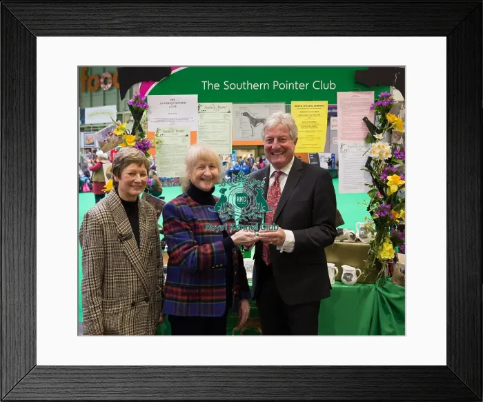 Framed Print : Breed Club Stand Competion: Gun Dog Group winner: The Southern Pointer Club Judge