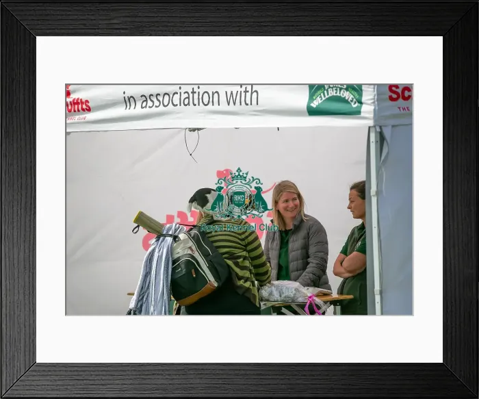 Framed Print : James Wellbeloved Candid Shot Scruffts Heats Framed Print : James Wellbeloved Candid Shot Scruffts Heats