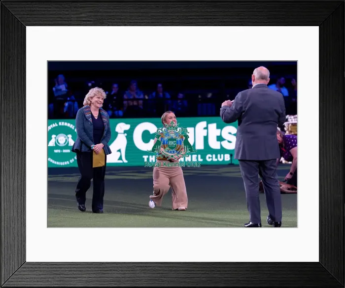 Framed Print : Jo Hamilton OBE with Ellie Simmonds OBE presenting The Kennel Club Here Dog Award