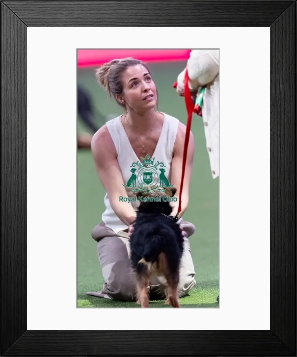 Framed Print : Gemma Atkinson talks to Bex Hall from Banbury with Lola