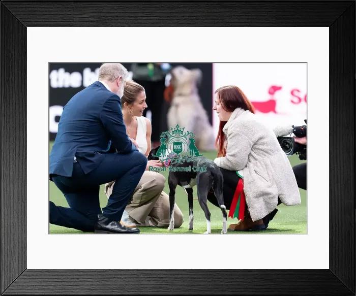 Framed Print : Gemma Atkinson talks to Bex Hall from Banbury with Lola