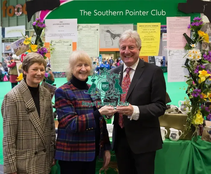 Framed Print : Breed Club Stand Competion: Gun Dog Group winner: The Southern Pointer Club Judge