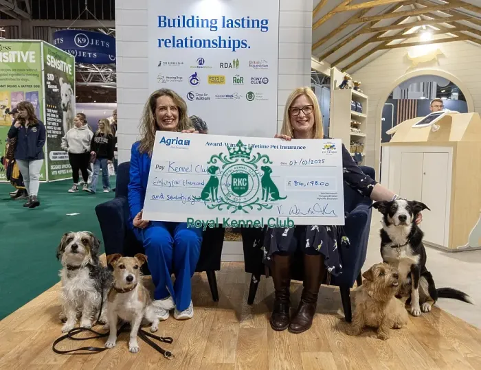 Framed Print : Jennifer Millard - Chair of the Kennel Club Charitable Trust is presented by with a cheque by Vicki Wentworth CEO AGRI