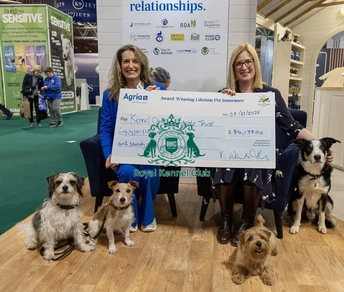 Framed Print : Jennifer Millard - Chair of the Kennel Club Charitable Trust is presented by with a cheque by Vicki Wentworth CEO AGRI